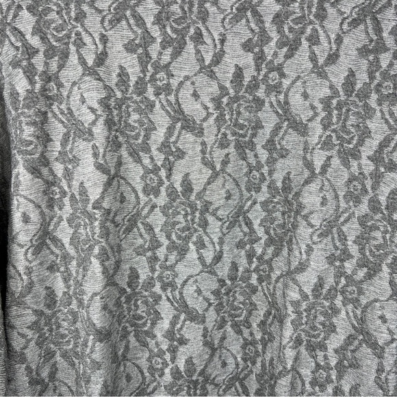 MEDIUM BOBEAU GREY FLORAL LACE LOOK FABRIC STRETCH  LONG SLEEVE TOP SWEATSHIRT - Picture 6 of 9